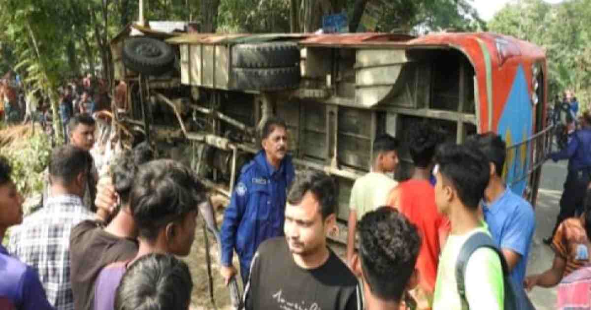 2 killed in Magura road crash